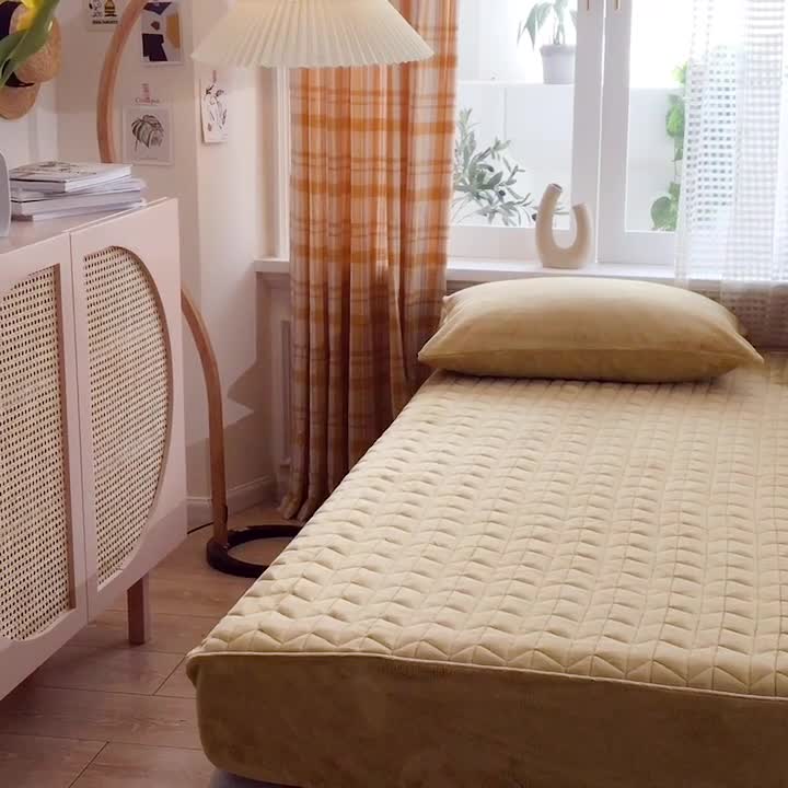 91家纺网 家纺一手货源 找家纺 法芙娜家纺  秋冬加厚牛奶绒夹棉床笠 吸湿排汗保暖 芥末黄