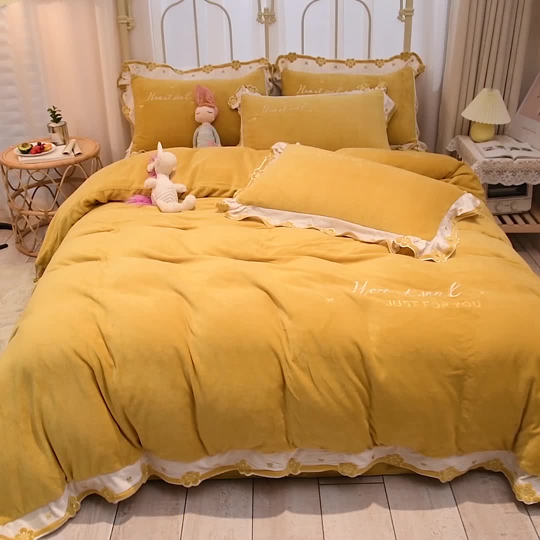 91家纺网 家纺一手货源 找家纺 安妮 2022新款朵拉牛奶绒刺绣四件套 萌黄色