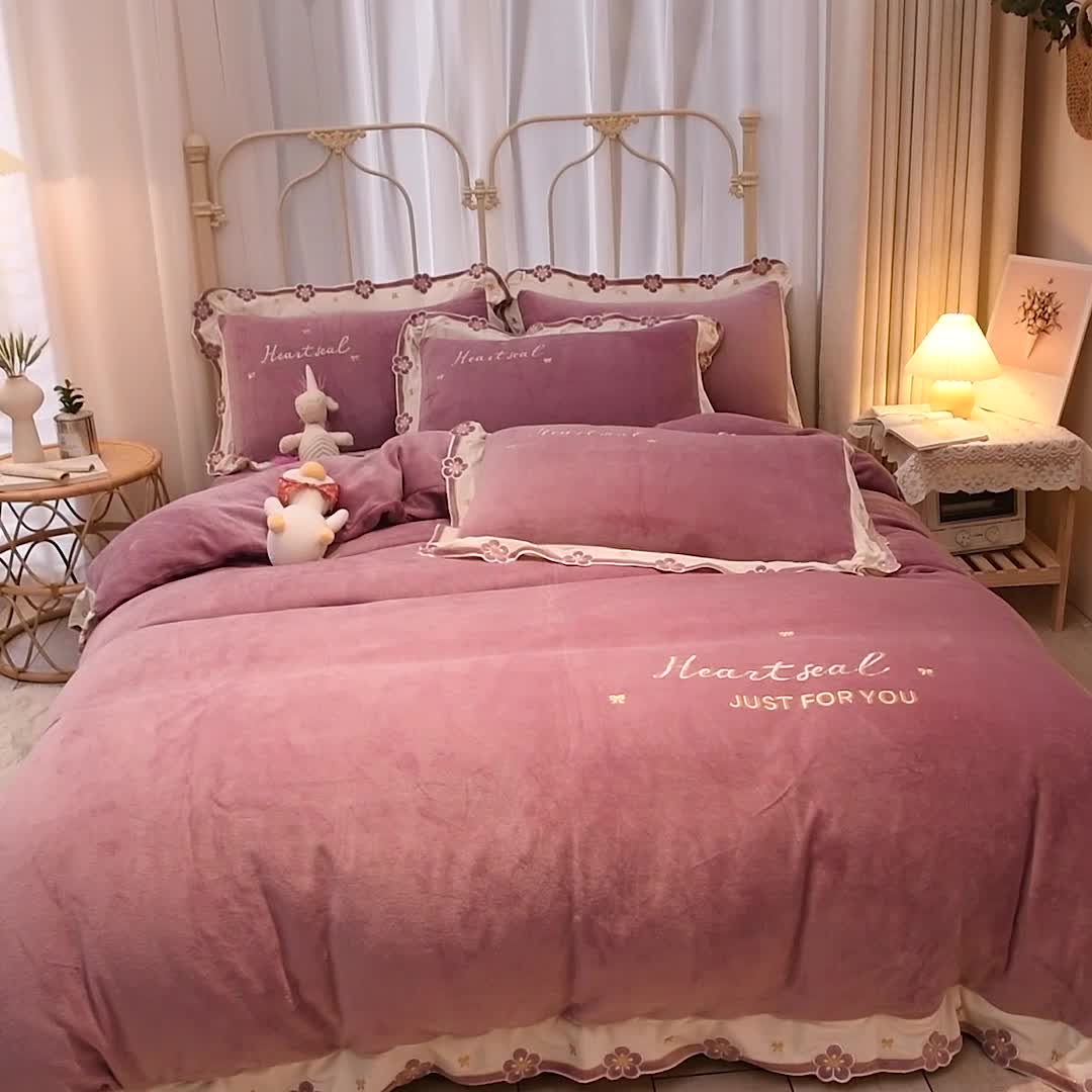 91家纺网 家纺一手货源 找家纺 安妮 2022新款朵拉牛奶绒刺绣四件套 豆沙粉