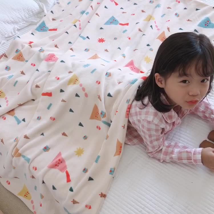 91家纺网 家纺一手货源 找家纺 星期八2020新款双层宝宝绒盖毯被毯子毛毯模特图 小饭团