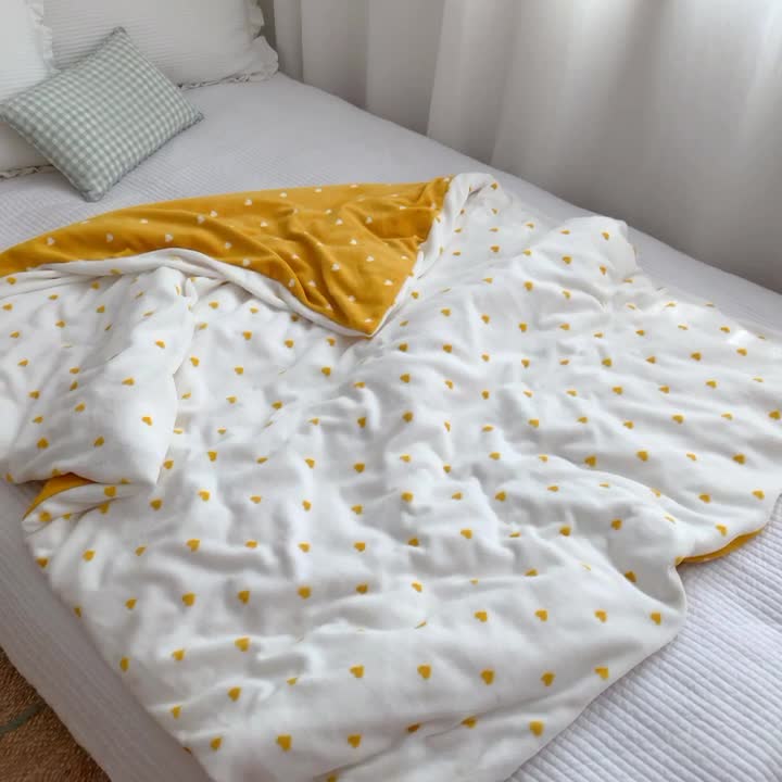 91家纺网 家纺一手货源 找家纺 星期八2020新款双层宝宝绒盖毯被毯子毛毯实拍图 爱心黄