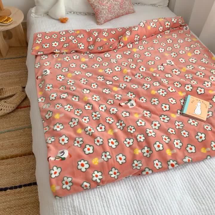 91家纺网 家纺一手货源 找家纺 星期八2020新款双层宝宝绒盖毯被毯子毛毯实拍图 可爱小鹅