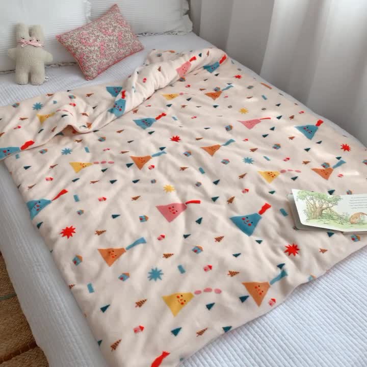 91家纺网 家纺一手货源 找家纺 星期八2020新款双层宝宝绒盖毯被毯子毛毯实拍图 小饭团