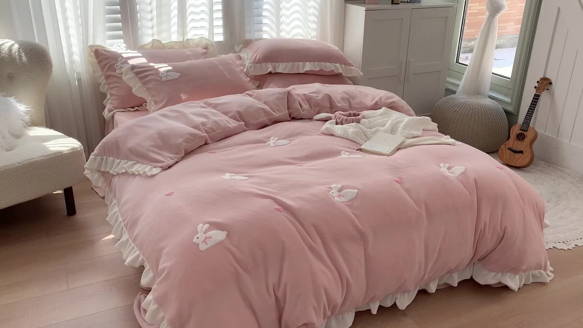 91家纺网 家纺一手货源 找家纺 优悦2020新款牛奶绒毛巾绣四件套 可爱兔-粉