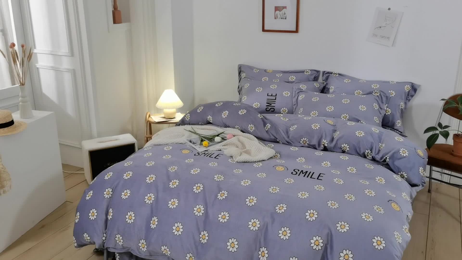 91家纺网 家纺一手货源 找家纺 纽缦 2020新款绒单层床裙四件套 幸运小菊蓝紫