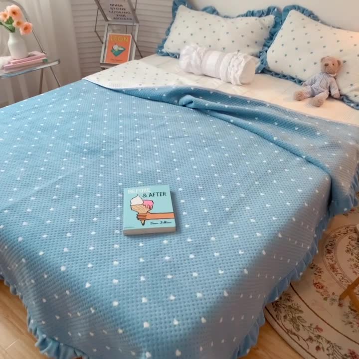 91家纺网 家纺一手货源 找家纺 星期八 2020新款奶油色花边牛奶绒床盖 爱心蓝