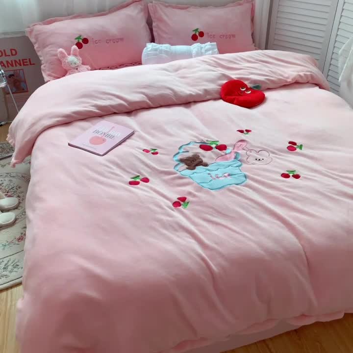 91家纺网 家纺一手货源 找家纺 （总）星期八2020新款230g双面小熊系列牛奶绒四件套