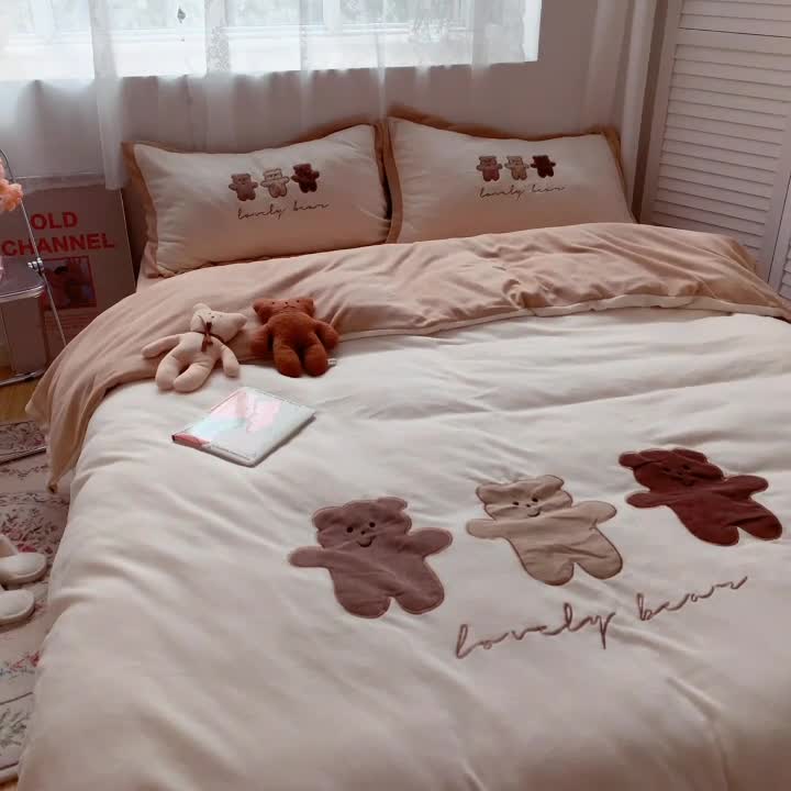 91家纺网 家纺一手货源 找家纺 星期八2020新款230g双面小熊系列牛奶绒四件套 三只熊米