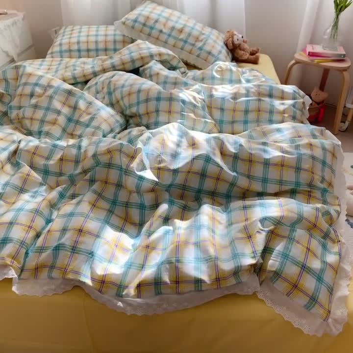 91家纺网 家纺一手货源 找家纺 艾沁 2021新款纯棉彩色条格刺绣花边系列四件套 芒果黄