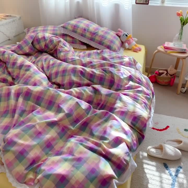 91家纺网 家纺一手货源 找家纺 艾沁 2021新款纯棉彩色条格刺绣花边系列四件套 幻格