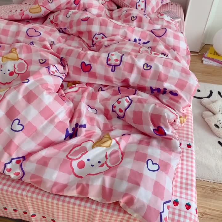 91家纺网 家纺一手货源 找家纺 星期八 2021新款13372你好春天系列四件套 粉格汪