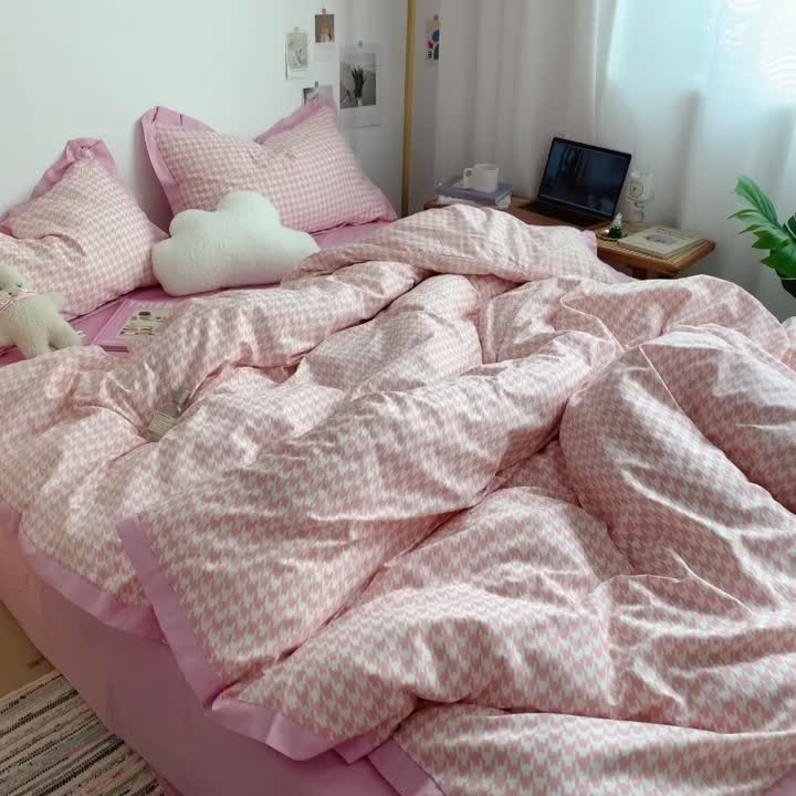 91家纺网 家纺一手货源 找家纺 星期八 2021新款13372千鸟格刺绣四件套 千鸟格粉