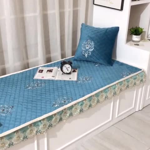 91家纺网 家纺一手货源 找家纺 U品汇 2021新款刺绣系列飘窗垫 荷兰绒月光蓝