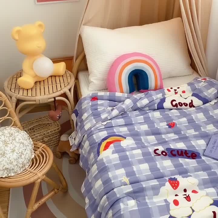 91家纺网 家纺一手货源 找家纺 星期八 2021新款裸睡大豆针织棉儿童夏被 草莓汪