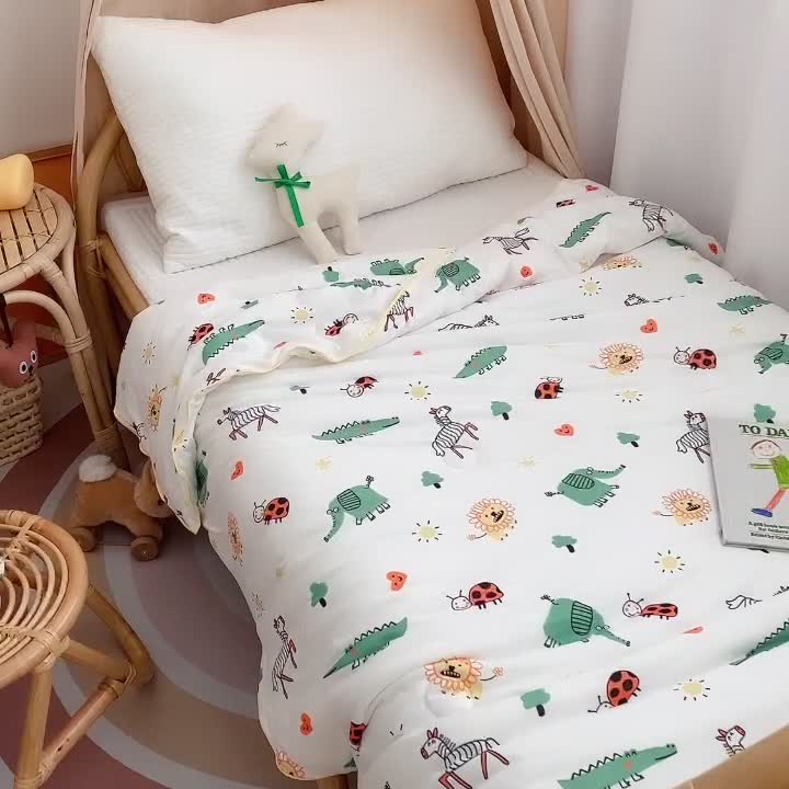 91家纺网 家纺一手货源 找家纺 星期八 2021新款裸睡大豆针织棉儿童夏被 可爱草原