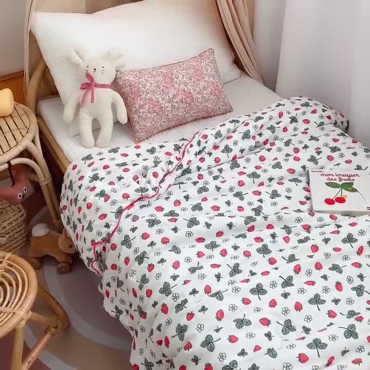 91家纺网 家纺一手货源 找家纺 星期八 2021新款裸睡大豆针织棉儿童夏被 小草莓