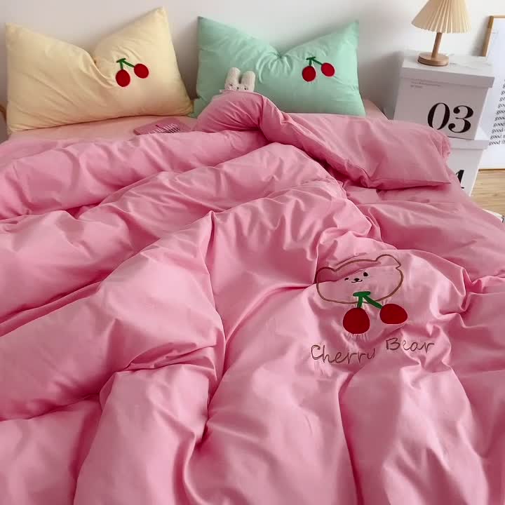 91家纺网 家纺一手货源 找家纺 星期八 2021新款马卡龙趣味水洗棉四件套 樱桃熊