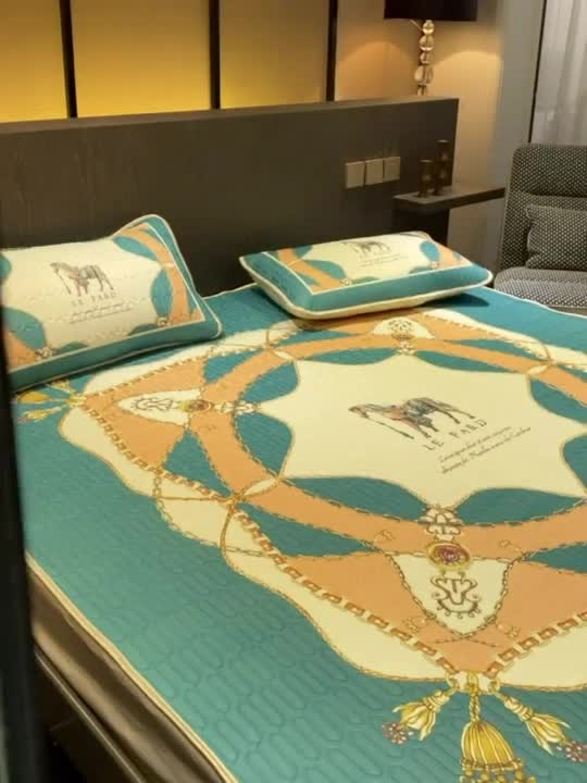 91家纺网 家纺一手货源 找家纺 凡客 2022春夏新款大版数码印花凉感丝乳胶凉席三件套 黛烟