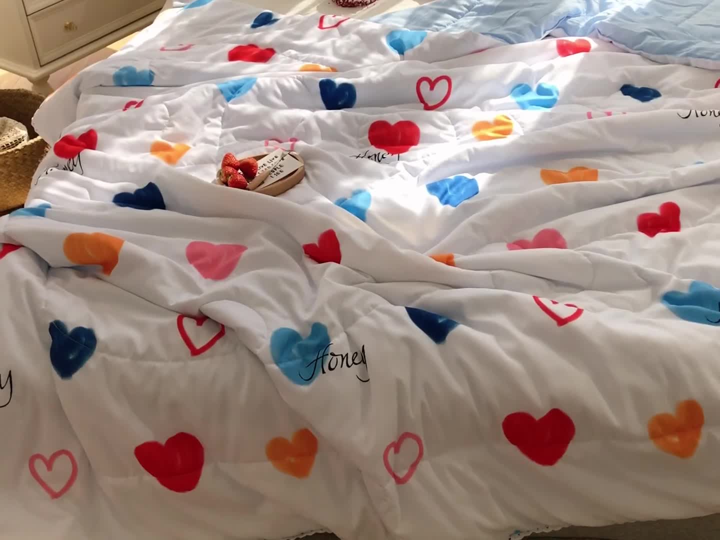 91家纺网 家纺一手货源 找家纺 慕尚 2025新款水洗棉夏被 彩虹爱心