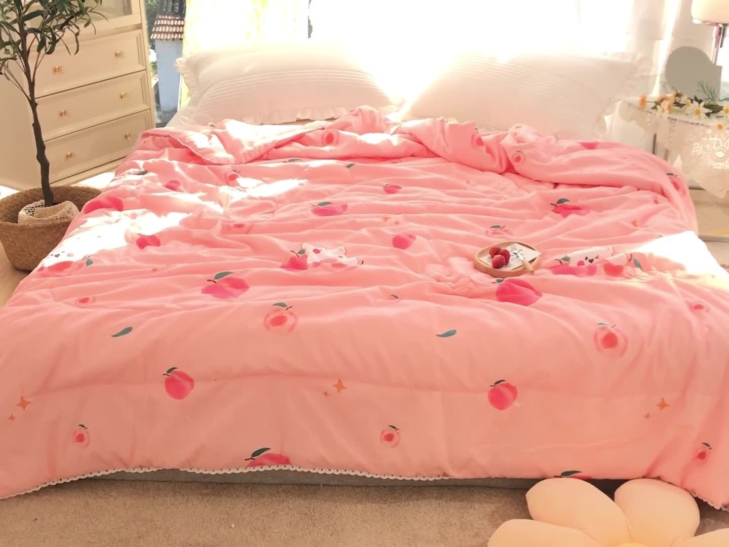 91家纺网 家纺一手货源 找家纺 慕尚 2025新款水洗棉夏被 蜜桃小熊