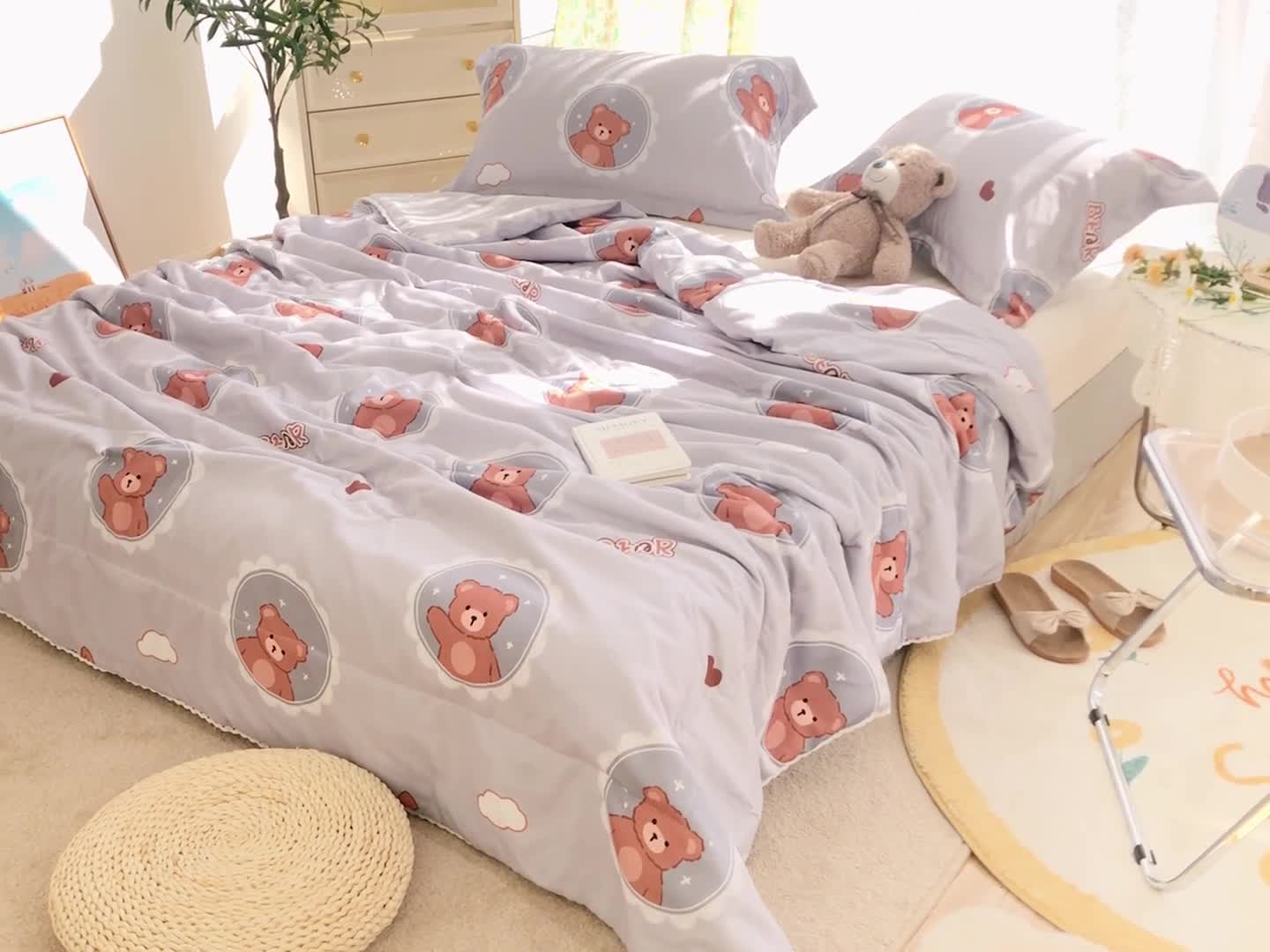 91家纺网 家纺一手货源 找家纺 慕尚 2025新款水洗棉夏被实拍图 萌小熊