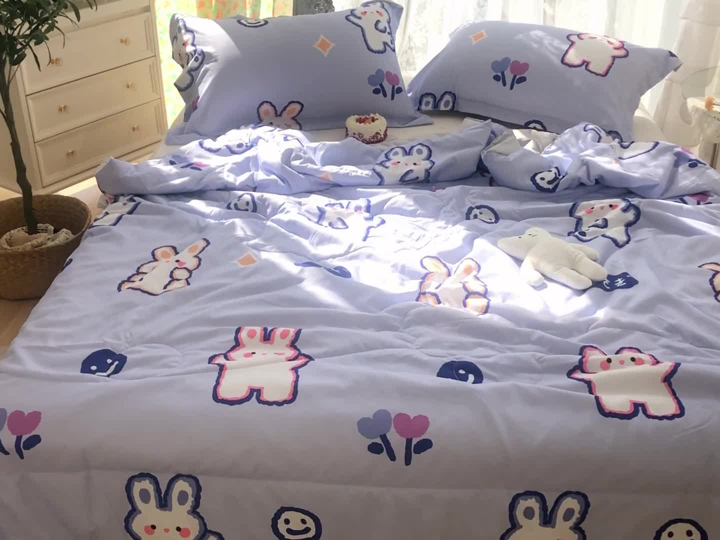 91家纺网 家纺一手货源 找家纺 慕尚 2025新款水洗棉夏被实拍图 元气小兔