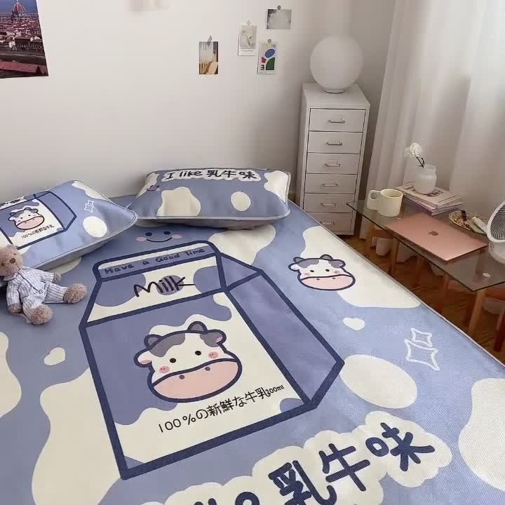 91家纺网 家纺一手货源 找家纺 川悦生活 直播供货2021新款小清新大版冰丝席卡通凉席三件套美味牛乳