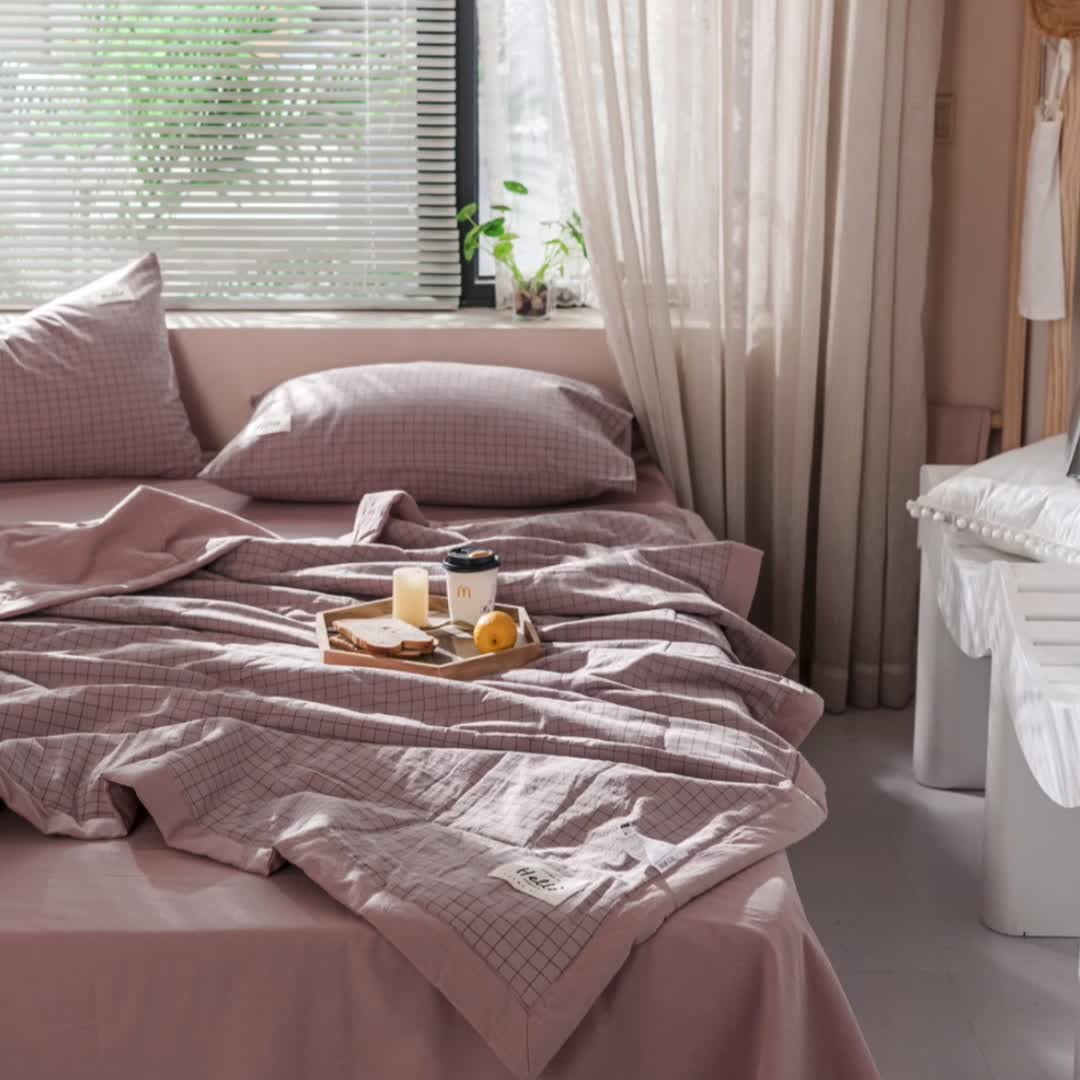91家纺网 家纺一手货源 找家纺 久典 新款全棉色织水洗棉大豆被夏被四件套 京都粉格