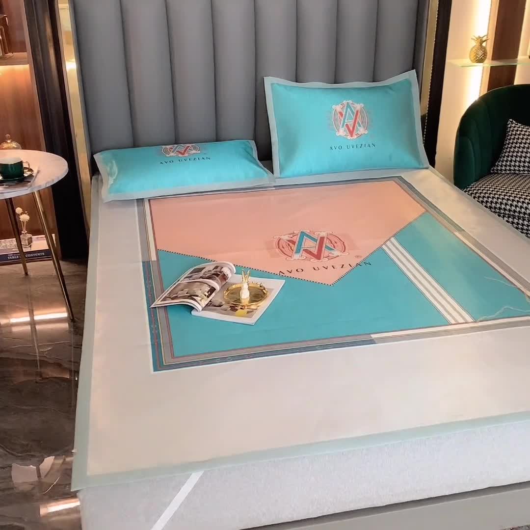 91家纺网 家纺一手货源 找家纺 小芽家居 2024新款冰丝斜纹提花凉席三件套 巴洛克