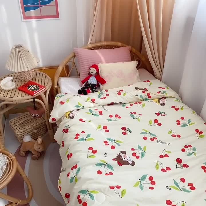 91家纺网 家纺一手货源 找家纺 星期八 2021新款全棉卡通儿童夏被 樱桃女孩
