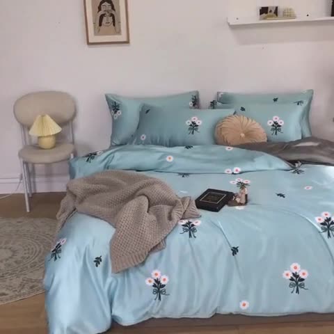 91家纺网 家纺一手货源 找家纺 琪格格纺织 2022新款水洗真丝印花四件套 雏菊蓝