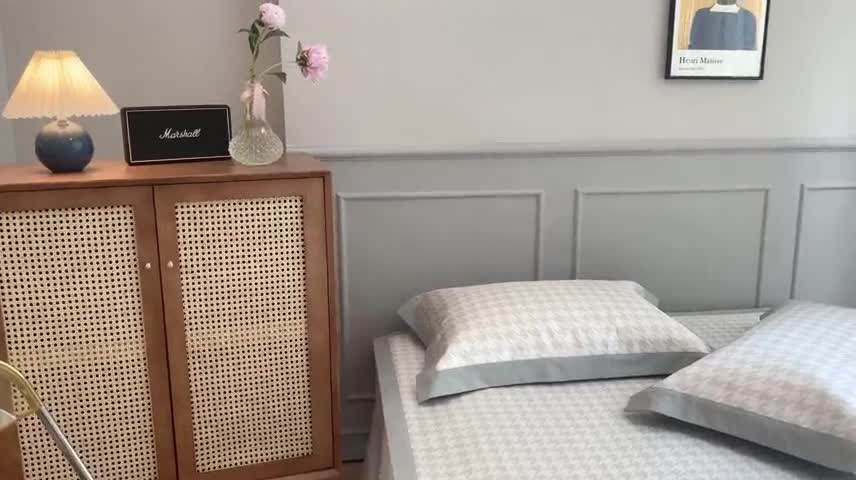 91家纺网 家纺一手货源 找家纺 时年家纺 2021新款千鸟格和肌理纹水洗冰露丝养生凉席 千鸟格-奶咖