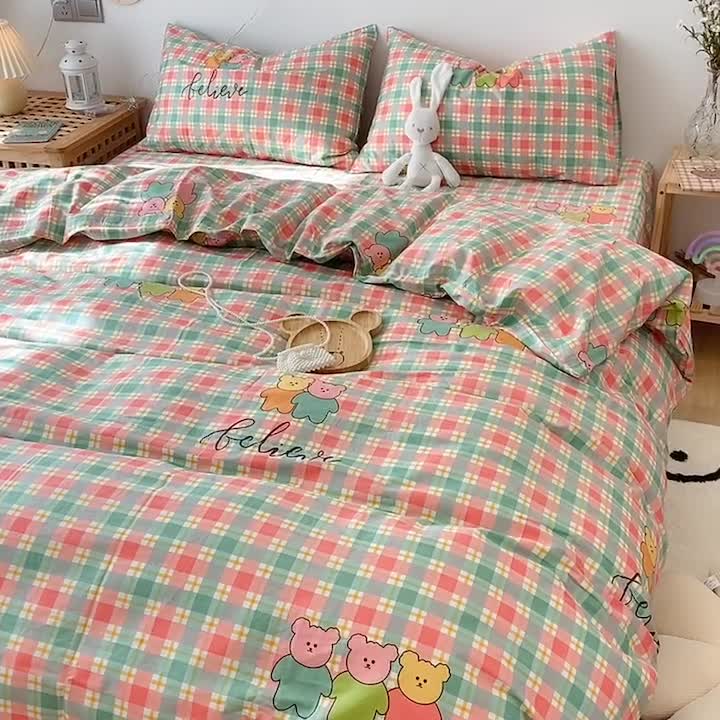 91家纺网 家纺一手货源 找家纺 2022年新款卡通系列全棉印花四件套实拍图直播爆款 小熊一家