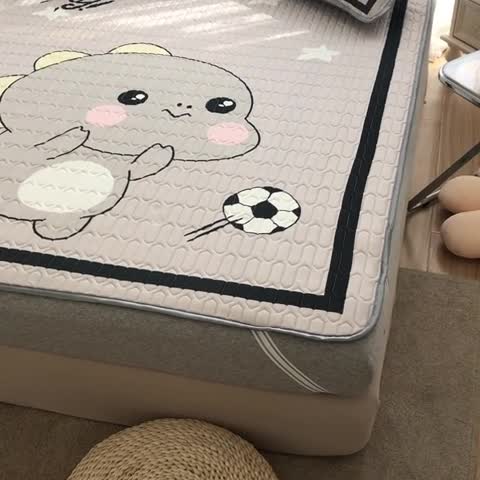 91家纺网 家纺一手货源 找家纺 慕尚2025实拍图大版乳胶席 恐龙踢球