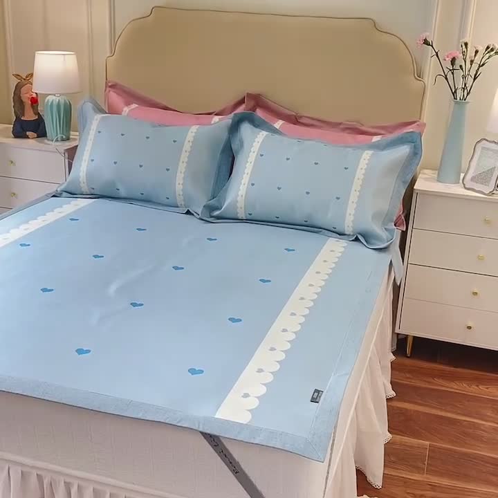 91家纺网 家纺一手货源 找家纺 本希家居 新款高端可水洗冰丝席数码印花 花边小爱心-蓝