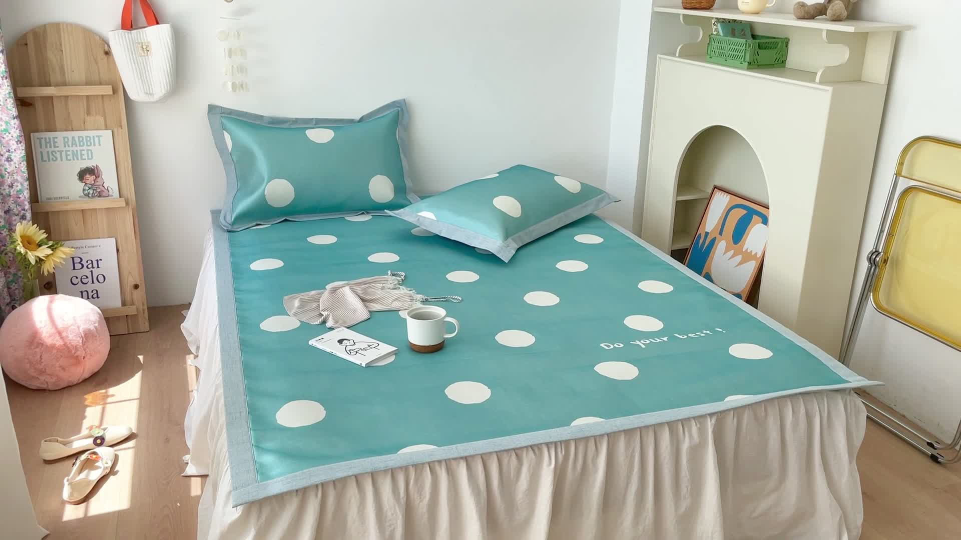 91家纺网 家纺一手货源 找家纺 时年 2021新款水洗养生冰丝凉席 波点蓝