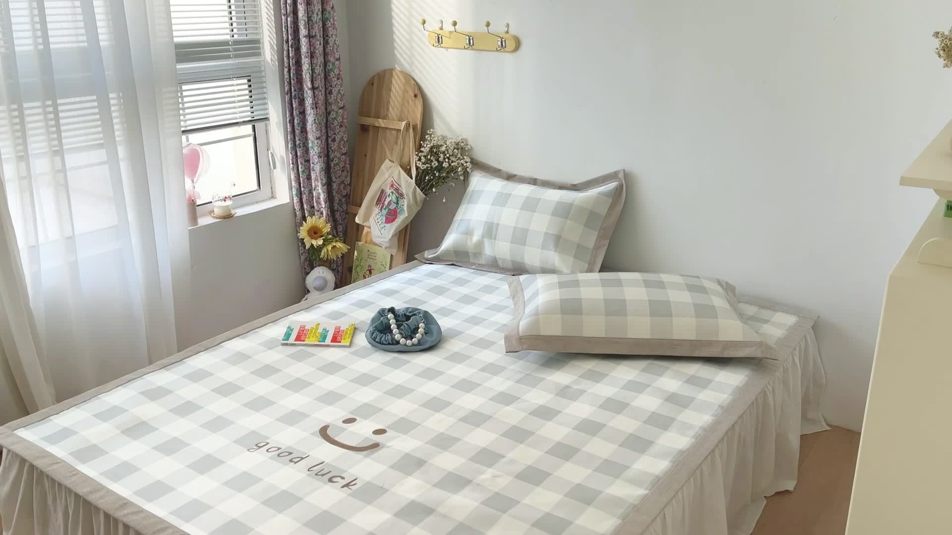 91家纺网 家纺一手货源 找家纺 时年 2021新款水洗养生冰丝凉席 灰格笑脸