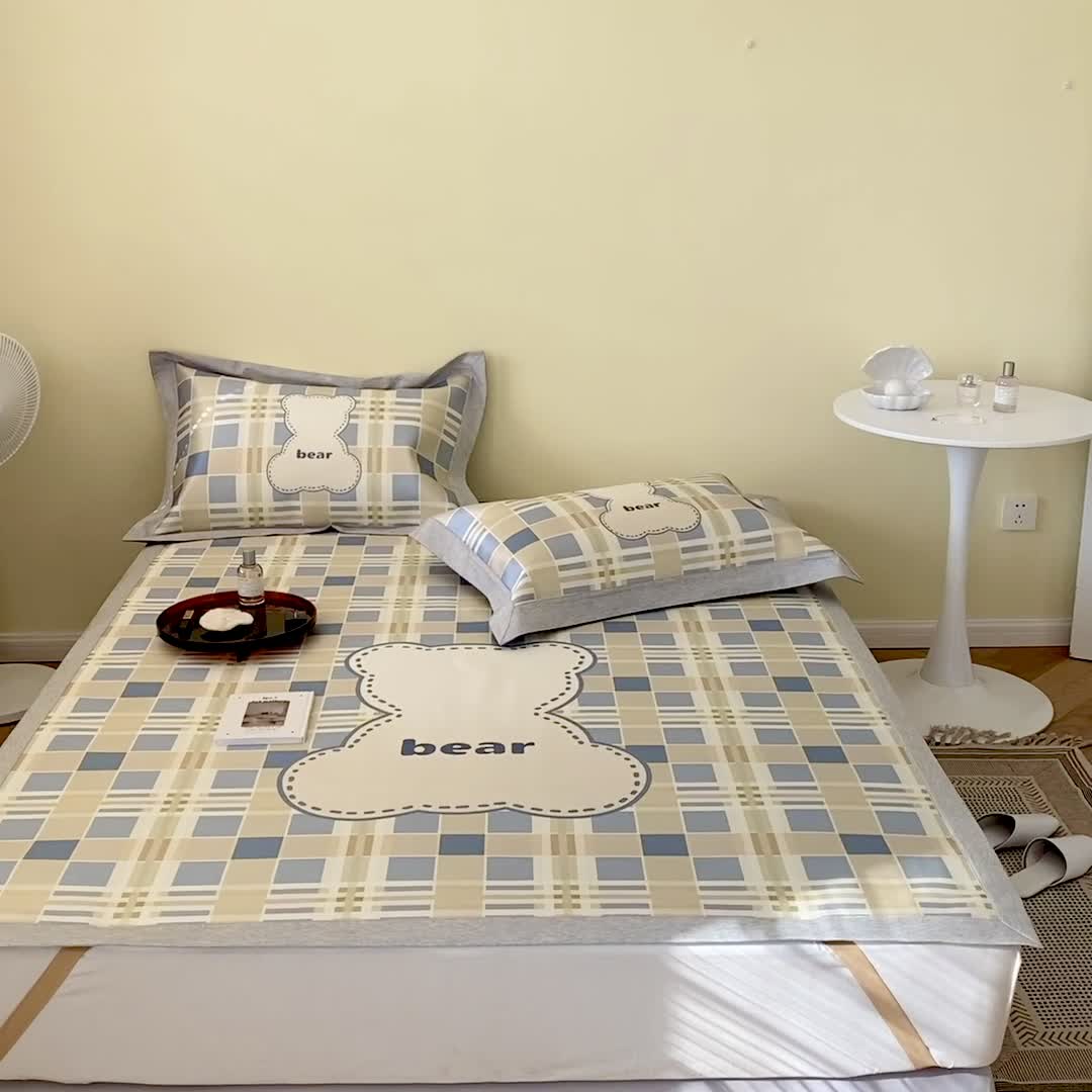 91家纺网 家纺一手货源 找家纺 时年家纺 2021新款水洗冰露丝养生凉席数码印花-轻奢 格子熊