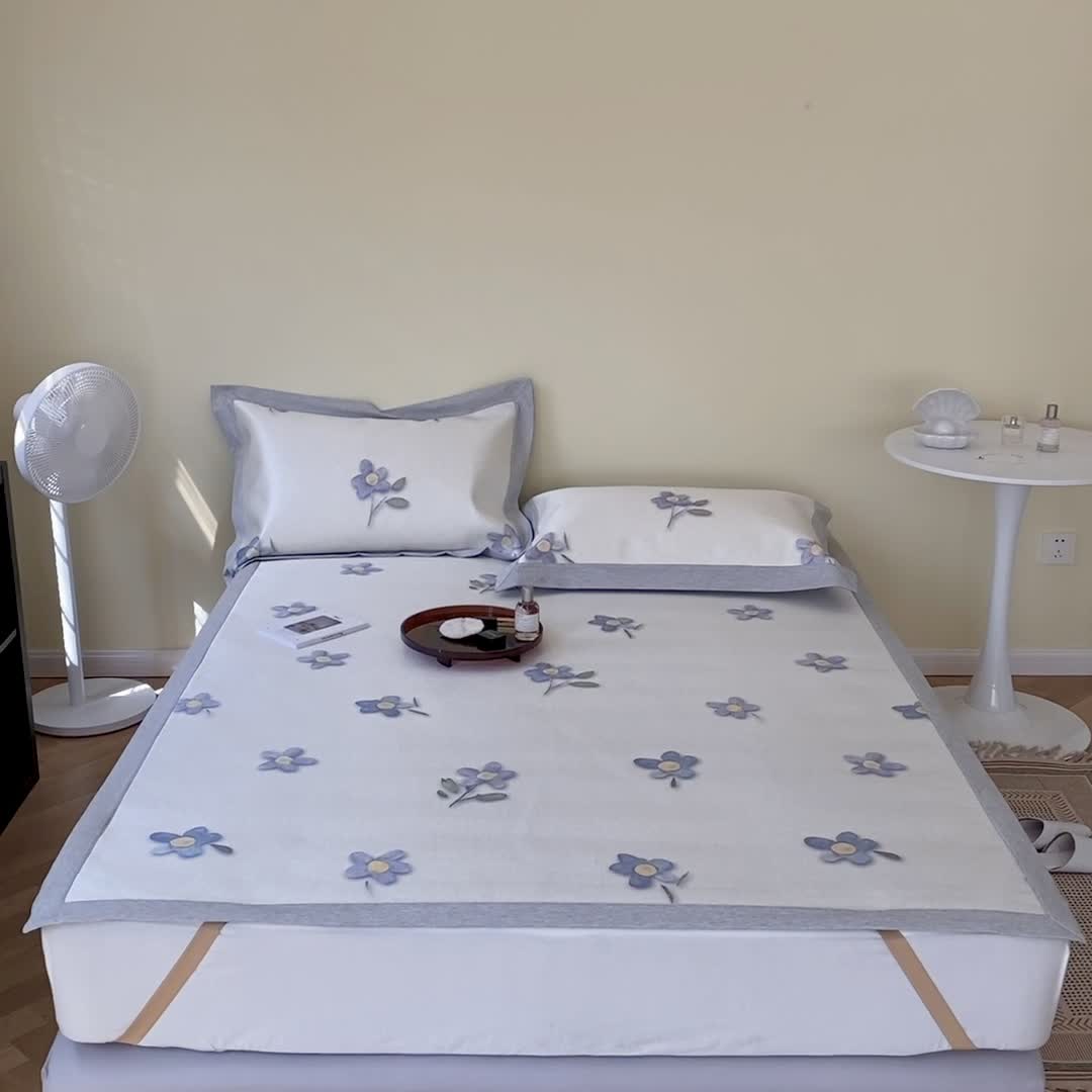 91家纺网 家纺一手货源 找家纺 时年家纺 2021新款水洗冰露丝养生凉席数码印花-轻奢 蓝风铃