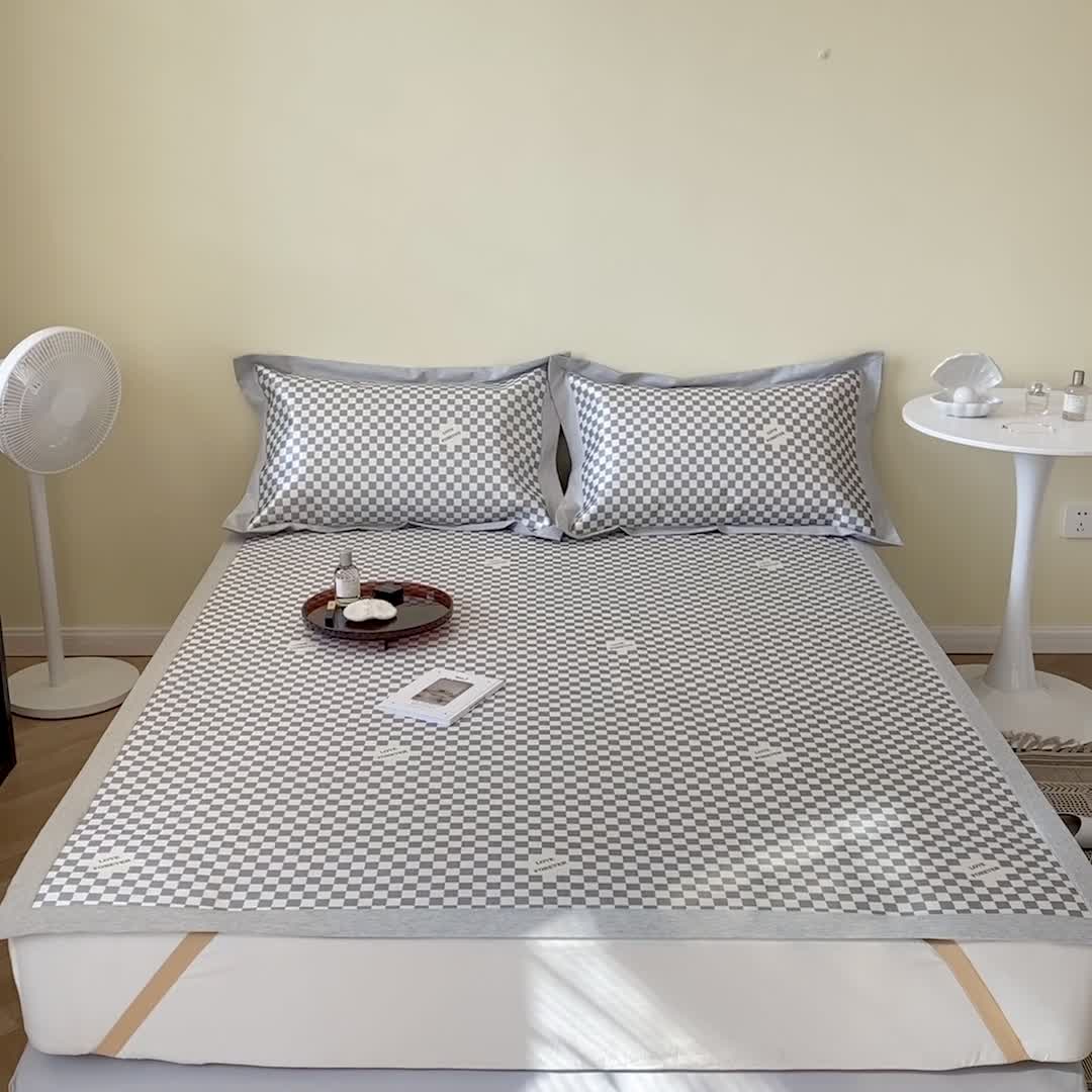 91家纺网 家纺一手货源 找家纺 时年家纺 2021新款水洗冰露丝养生凉席数码印花-轻奢 棋盘格