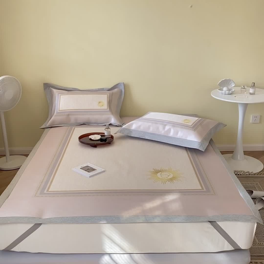 91家纺网 家纺一手货源 找家纺 时年家纺 2021新款水洗冰露丝养生凉席数码印花-轻奢 小幸运粉