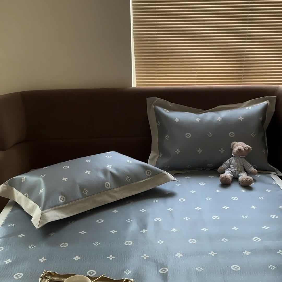 91家纺网 家纺一手货源 找家纺 时年 2021新款水洗冰露丝养生凉席数码印花轻奢风格二四叶草2