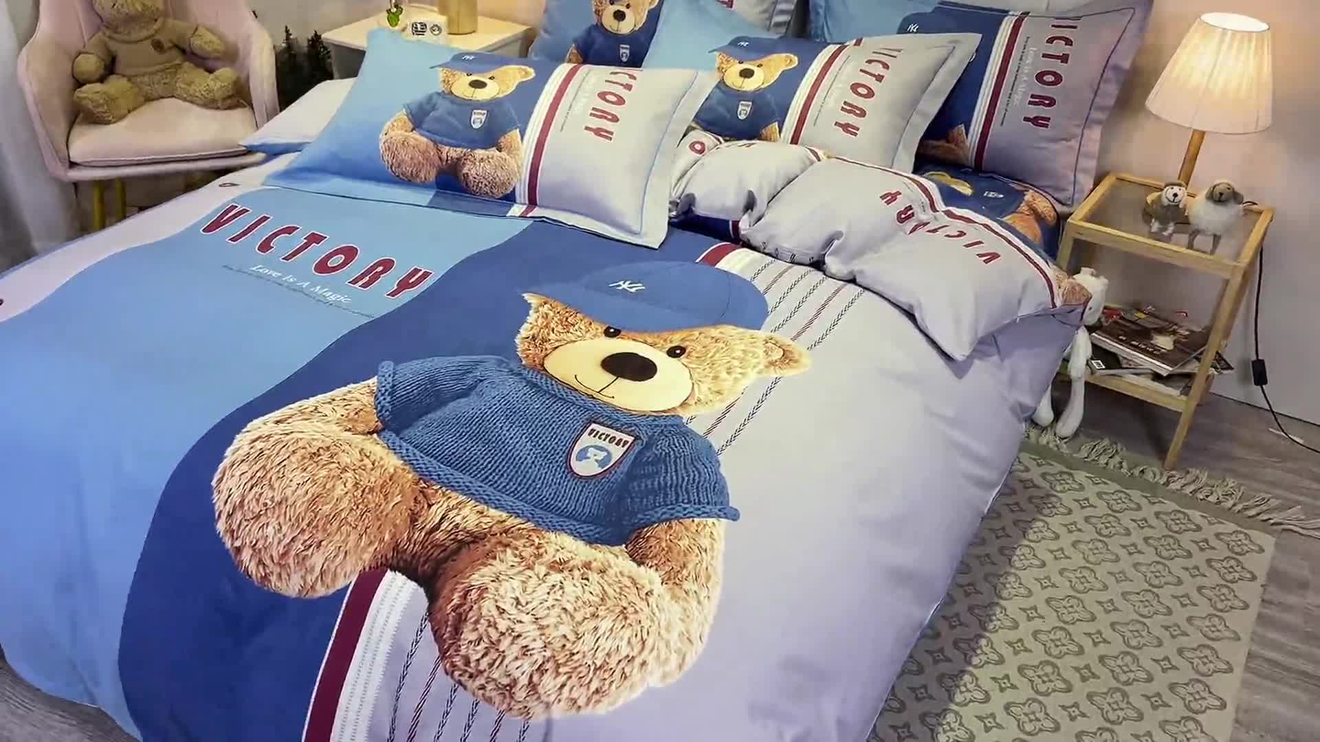 91家纺网 家纺一手货源 找家纺 金爱家 2021新款13372大版全棉卡通四件套 公仔熊