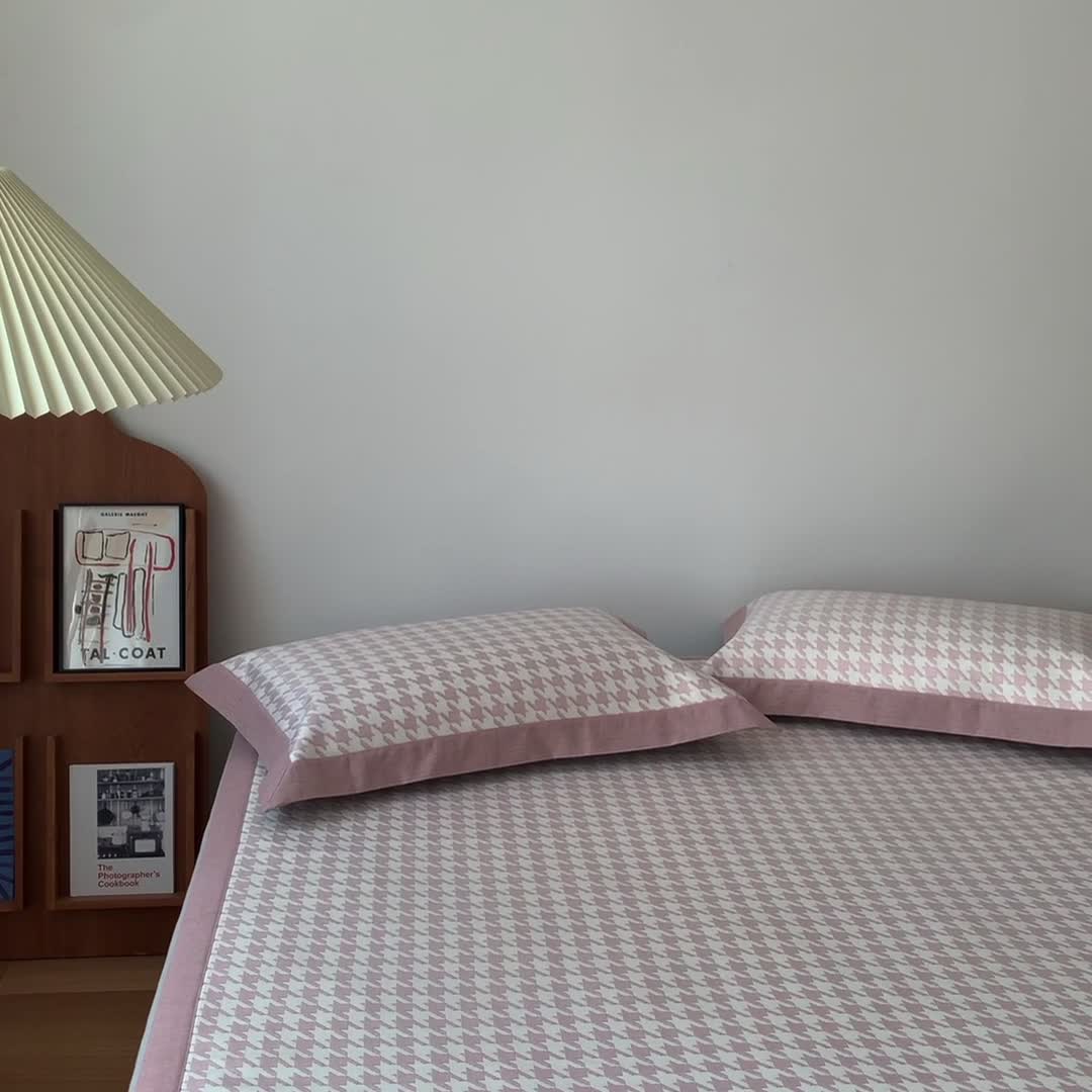 91家纺网 家纺一手货源 找家纺 时年 2021新款水洗提花冰丝凉席养生席 千鸟格-蜜粉