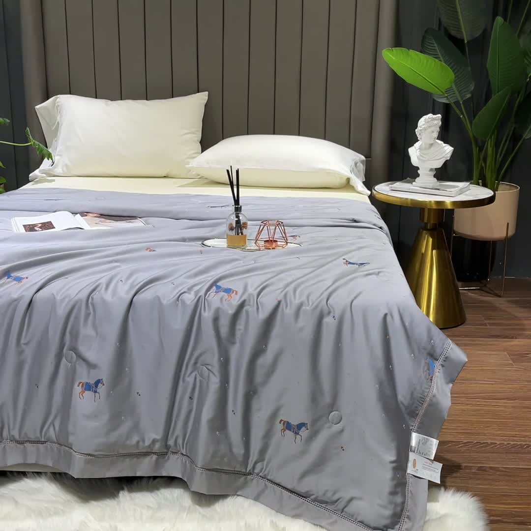 91家纺网 家纺一手货源 找家纺 榻尚家居 2021新款天丝提花蚕丝夏凉被 灰色