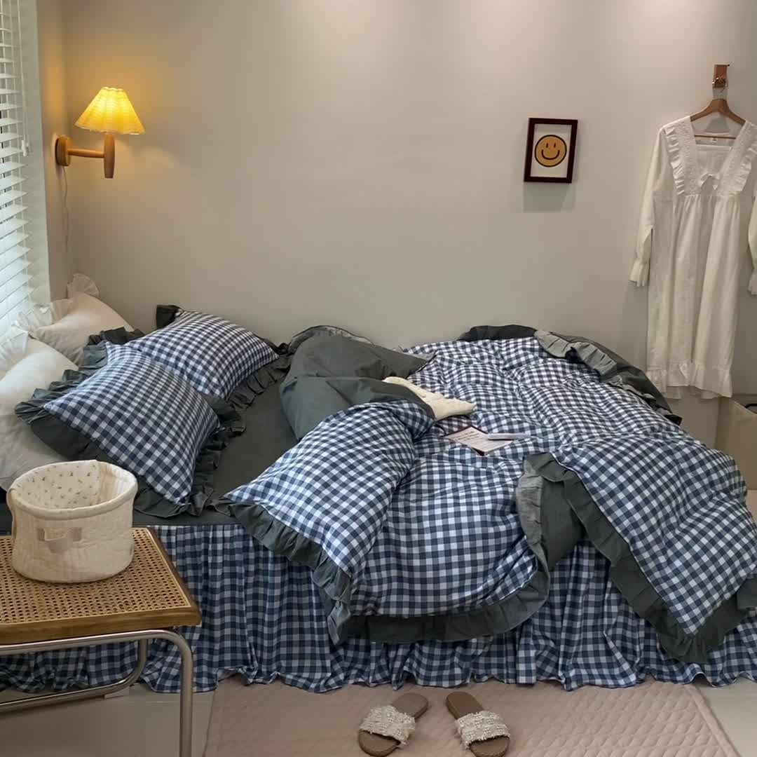 91家纺网 家纺一手货源 找家纺 绵庭家纺 2024新款全棉喷气床裙款四件套 蓝小格