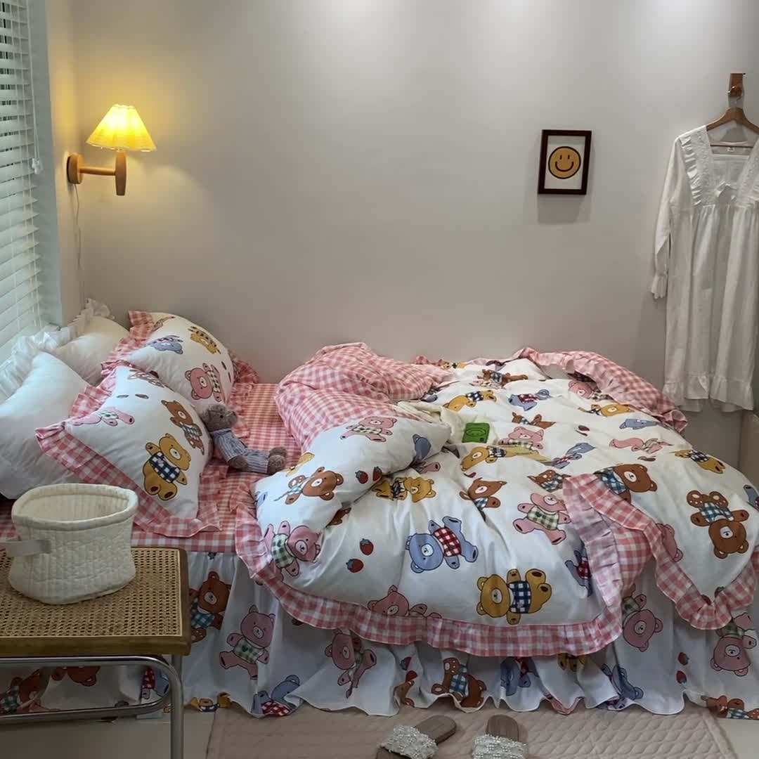 91家纺网 家纺一手货源 找家纺 绵庭家纺 2024新款全棉喷气床裙款四件套 浪漫小熊