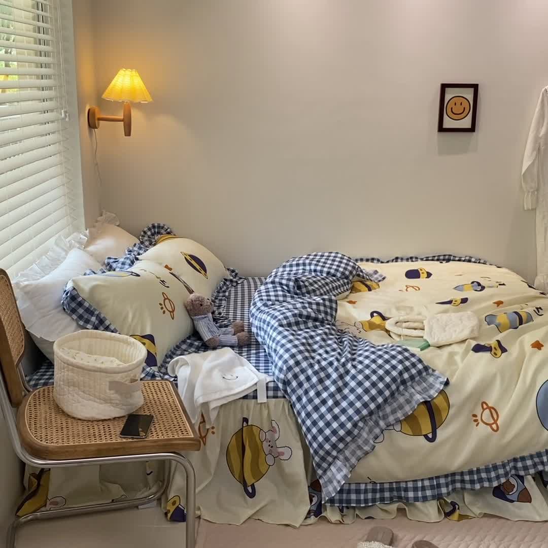 91家纺网 家纺一手货源 找家纺 绵庭家纺 2024新款全棉喷气床裙款四件套 星球奇遇米黄