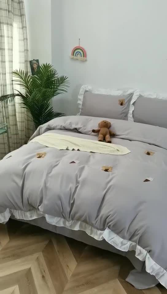 91家纺网 家纺一手货源 找家纺 雨帆  2021新款毛巾绣四件套 曲奇熊浅灰