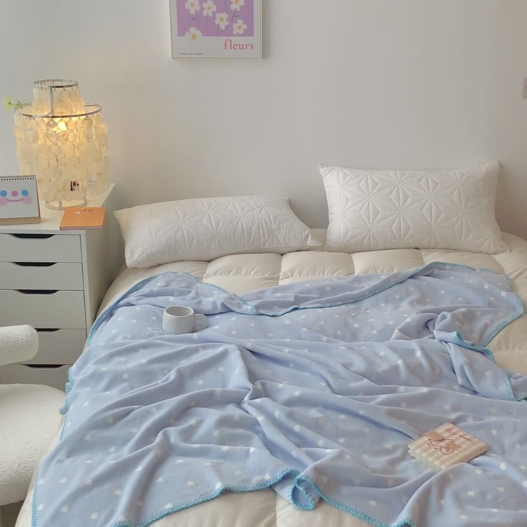 91家纺网 家纺一手货源 找家纺 澳萝拉新款小清新牛奶绒双层盖毯毛毯法莱绒雪花绒ins蓝小爱心